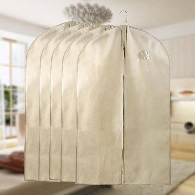 영업 흑자는 80gsm 60x100cm 비 우븐 정장 커버를 퀼트를 넣어 누볐습니다